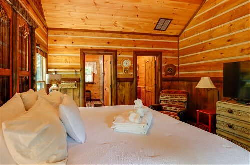 Photo 11 - Spacious Blue Ridge Cabin w/ Private Hot Tub