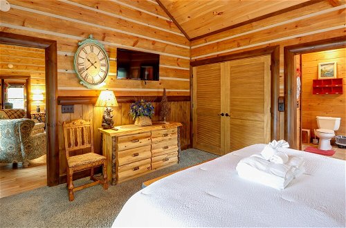 Photo 37 - Spacious Blue Ridge Cabin w/ Private Hot Tub