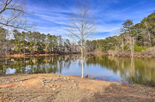 Foto 37 - Spacious Atlanta Home With Lake Access & Deck