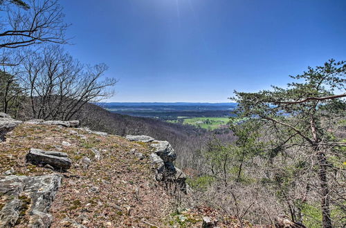 Foto 8 - Secluded Ridgetop Hideaway w/ Valley Views