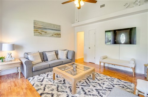 Photo 10 - Cheerful Savannah Vacation Rental With Fire Pit