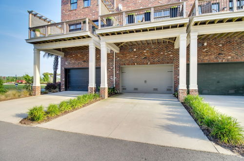 Photo 10 - Charming Savannah Townhome - 1 Block to Riverwalk