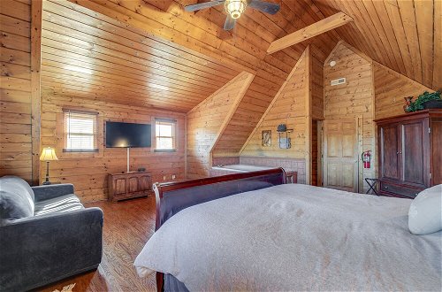 Photo 17 - Spacious Sevierville Cabin: Fireplace & Pool Table