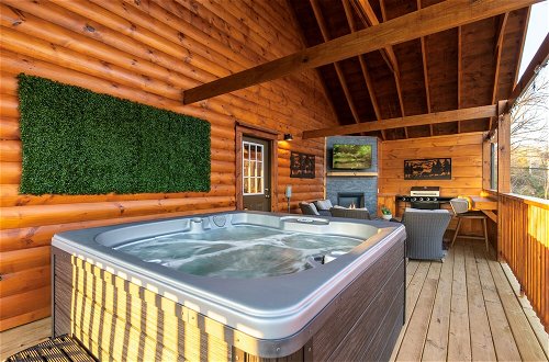 Photo 30 - Parkway Paradise w Private Hot Tub
