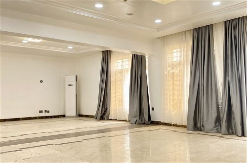 Photo 29 - Glovis Luxury Apartments
