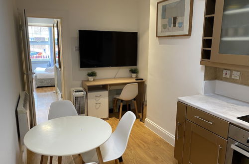 Photo 13 - Impeccable 2-bed Apartment in Central London