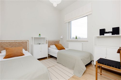 Photo 3 - Bright Two Bedroom Apartment by Renters