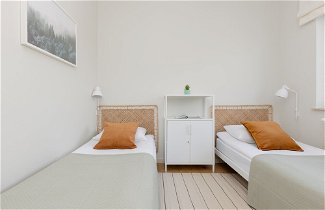 Foto 2 - Bright Two Bedroom Apartment by Renters