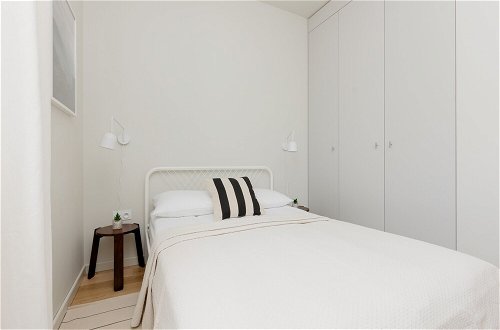 Foto 6 - Bright Two Bedroom Apartment by Renters