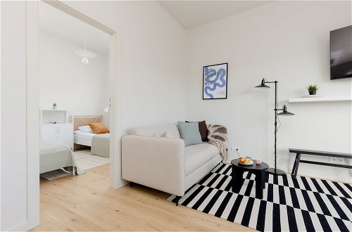 Photo 26 - Bright Two Bedroom Apartment by Renters