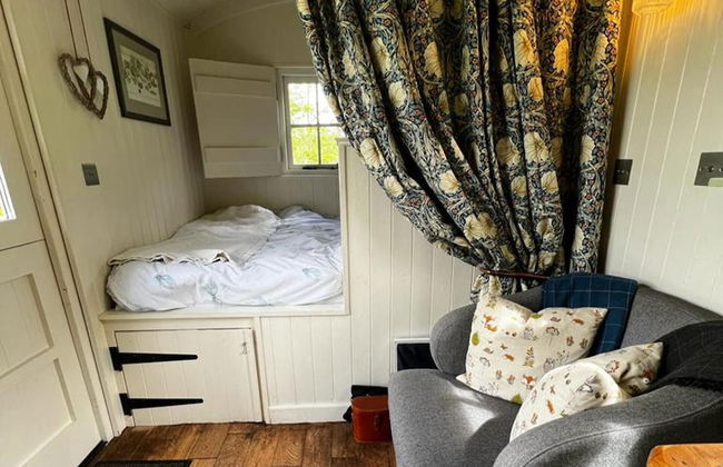 1 Bed Glamping Hut - Firepit, Fireplace, Views - Foto 3