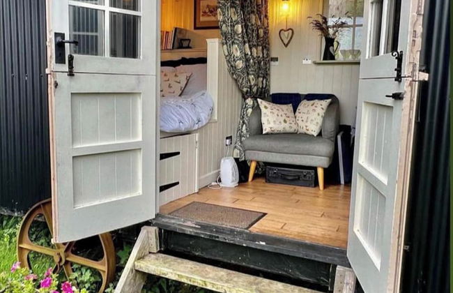 1 Bed Glamping Hut - Firepit, Fireplace, Views - Foto 4