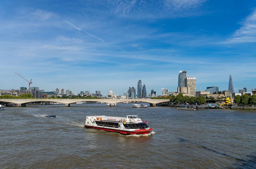 Photo 24 - Spacious & Luxurious 2-bed Apartment in London