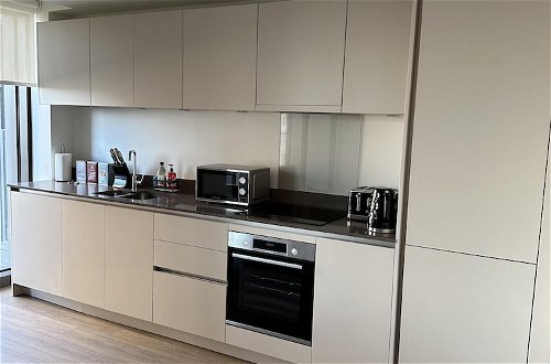 Foto 8 - Spacious & Luxurious 2-bed Apartment in London