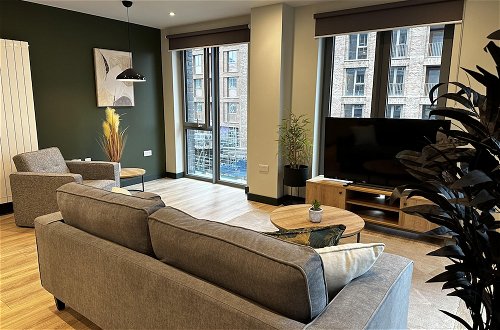 Foto 16 - Spacious & Luxurious 2-bed Apartment in London