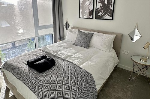 Photo 3 - Spacious & Luxurious 2-bed Apartment in London