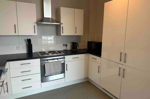 Photo 10 - Cosy, Comfy 2 Bed Apartment Canary Wharf