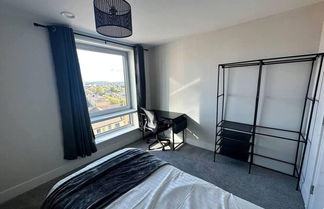 Photo 3 - Cosy, Comfy 2 Bed Apartment Canary Wharf