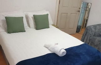 Photo 3 - Balham South Lndn Spacious Guest House 2