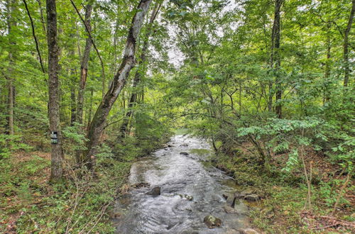 Foto 10 - Summerville Getaway w/ Deck + On-site Creek