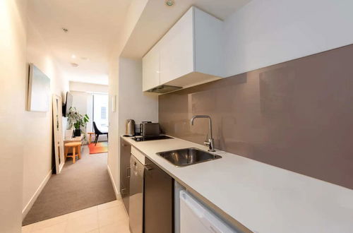 Photo 2 - Well Located 1bed Unit in Near Albert Park w/ Gym