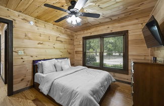 Foto 1 - Bankhead Lodge by Avantstay Waterfront Log Cabin