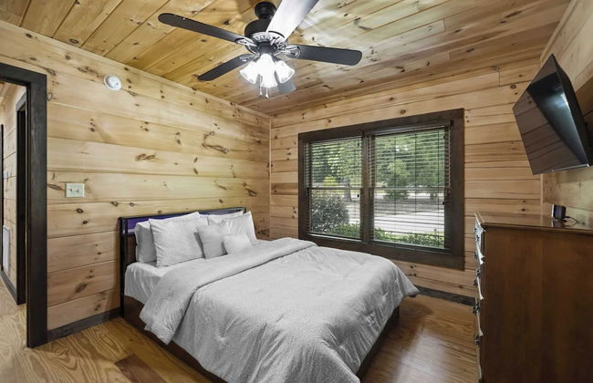 Waterfront 1-acre Private Dock, Hot Tub, Firepit Bankhead Lodge by Avantstay - Foto 4