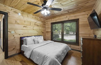 Photo 3 - Bankhead Lodge by Avantstay Waterfront Log Cabin