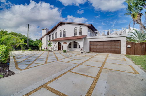 Photo 3 - Moon Beach Manor w/ Private Pool & Hot Tub