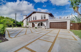 Photo 3 - Moon Beach Manor w/ Private Pool & Hot Tub