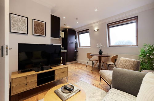 Photo 9 - The Clissold Park Escape - Spacious 1bdr Flat