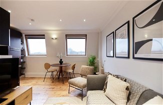 Photo 3 - The Butterfield Green - Spacious 1bdr Flat