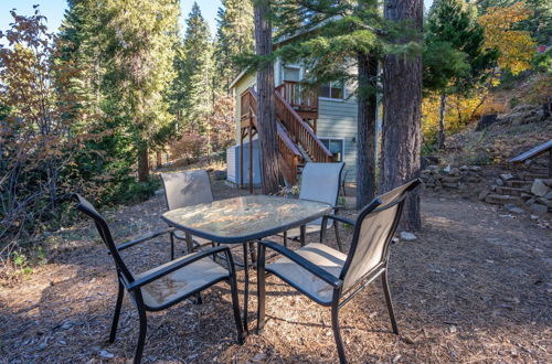 Photo 30 - Yosemite Woods - Charming Upper Unit in Ynp