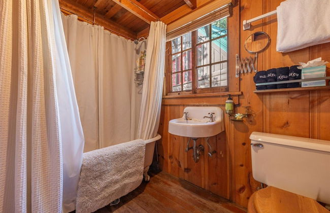 Authentic & Stylish Cabin in Lake Tahoe by Sierra Getaways - Foto 19