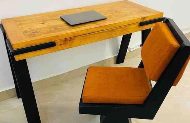 Room in Apartment - Large Bedroom With Small Work Area - Foto 8