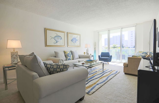 Ocean Reserve Luxury Condos Across from Sunny Isles Beach - Foto 8