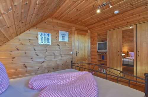 Foto 8 - Wooden Holiday Home With Sauna