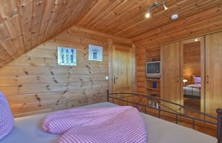Foto 3 - Comfortable Holiday Home With hot tub
