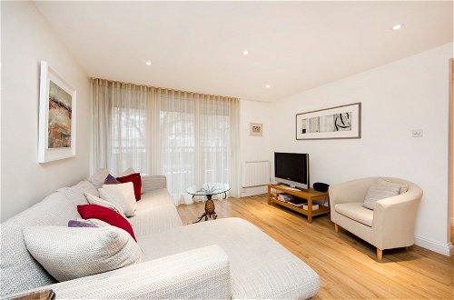 Foto 9 - Large 2 Bedroom, 2 Bathroom Apartment, Moments From King's Road - Edith Terrace