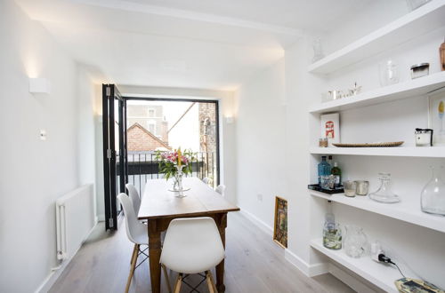 Photo 9 - Contemporary and Bright 3 Bedroom House in a Residential Area of Clapham