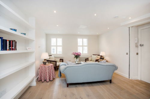 Photo 10 - Contemporary and Bright 3 Bedroom House in a Residential Area of Clapham