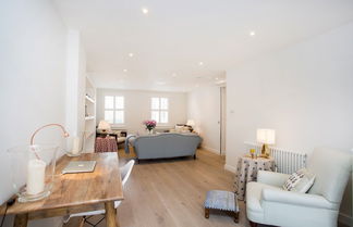 Photo 3 - Contemporary and Bright 3 Bedroom House in a Residential Area of Clapham