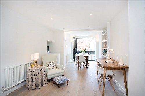Photo 11 - Contemporary and Bright 3 Bedroom House in a Residential Area of Clapham