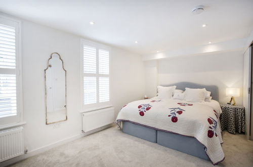 Photo 4 - Contemporary and Bright 3 Bedroom House in a Residential Area of Clapham