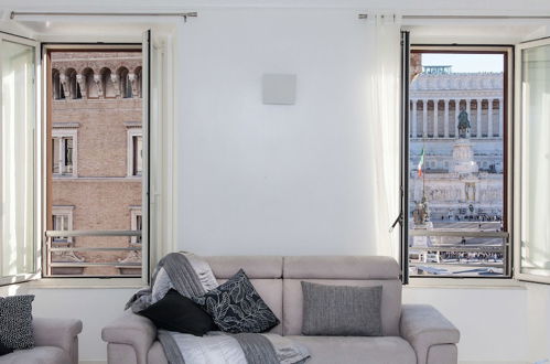 Photo 14 - Rental In Rome Piazza Venezia View Luxury Apartment