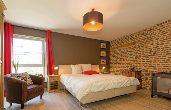 Magnificent Character Cottage with Spa Tub near Marche-en-Famenne - Foto 4