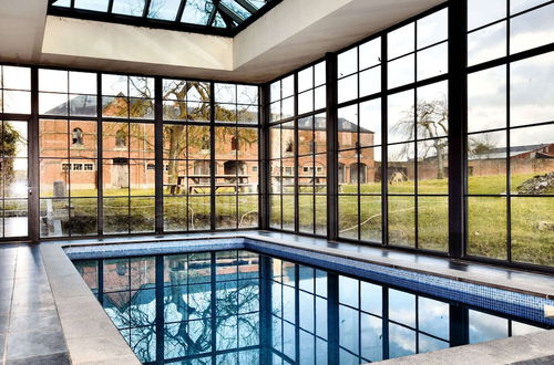 Foto 30 - Luxurious Mansion With Indoor Pool and Sauna