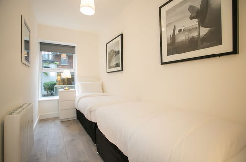 Photo 2 - St Stephen's Green District Apartments 2