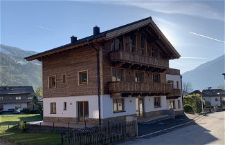 Photo 1 - Chalet in Neukirchen am Grossvenediger With Sauna