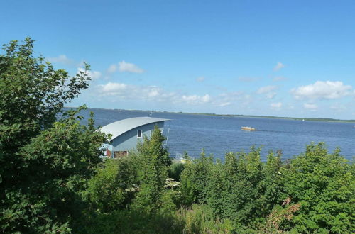 Foto 34 - Modern Holiday Home in Friesland by the Lake